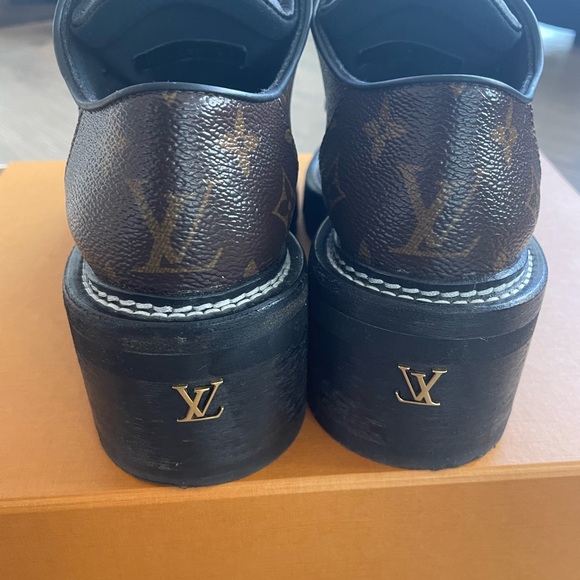 Beautiful Louis Vuitton Shoes 100% Authentic - Picture 3 of 6